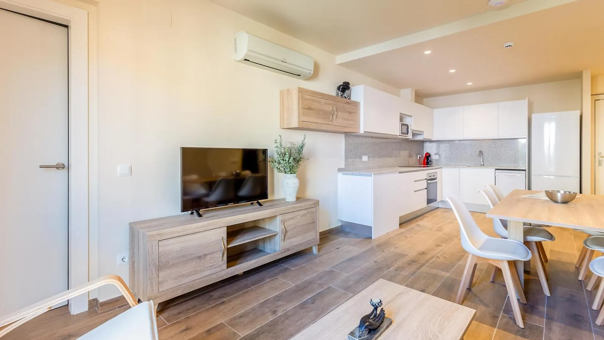 Can Cintet 21Nuevo Apartamento Moderno En Besalú España