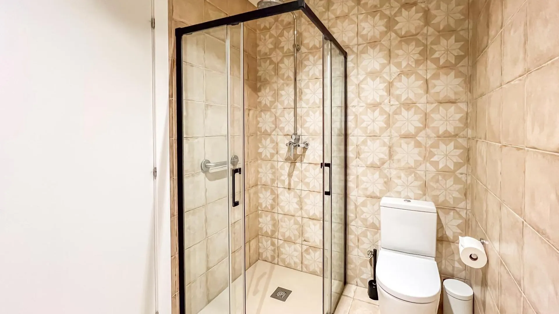 Can Cintet 21Nuevo Apartamento Moderno En Besalú