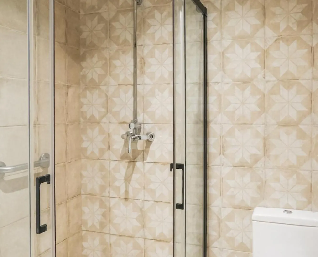 Can Cintet 21Nuevo Apartamento Moderno En Besalú 0*,